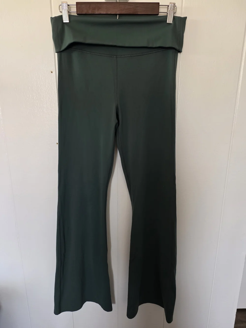 ALO Softsculpt Foldover Flare Legging Short EUC Size M